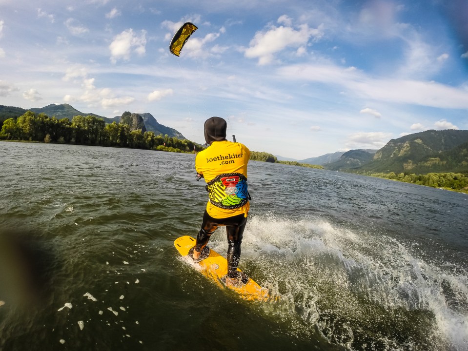 instructor joe kiting in the gorge